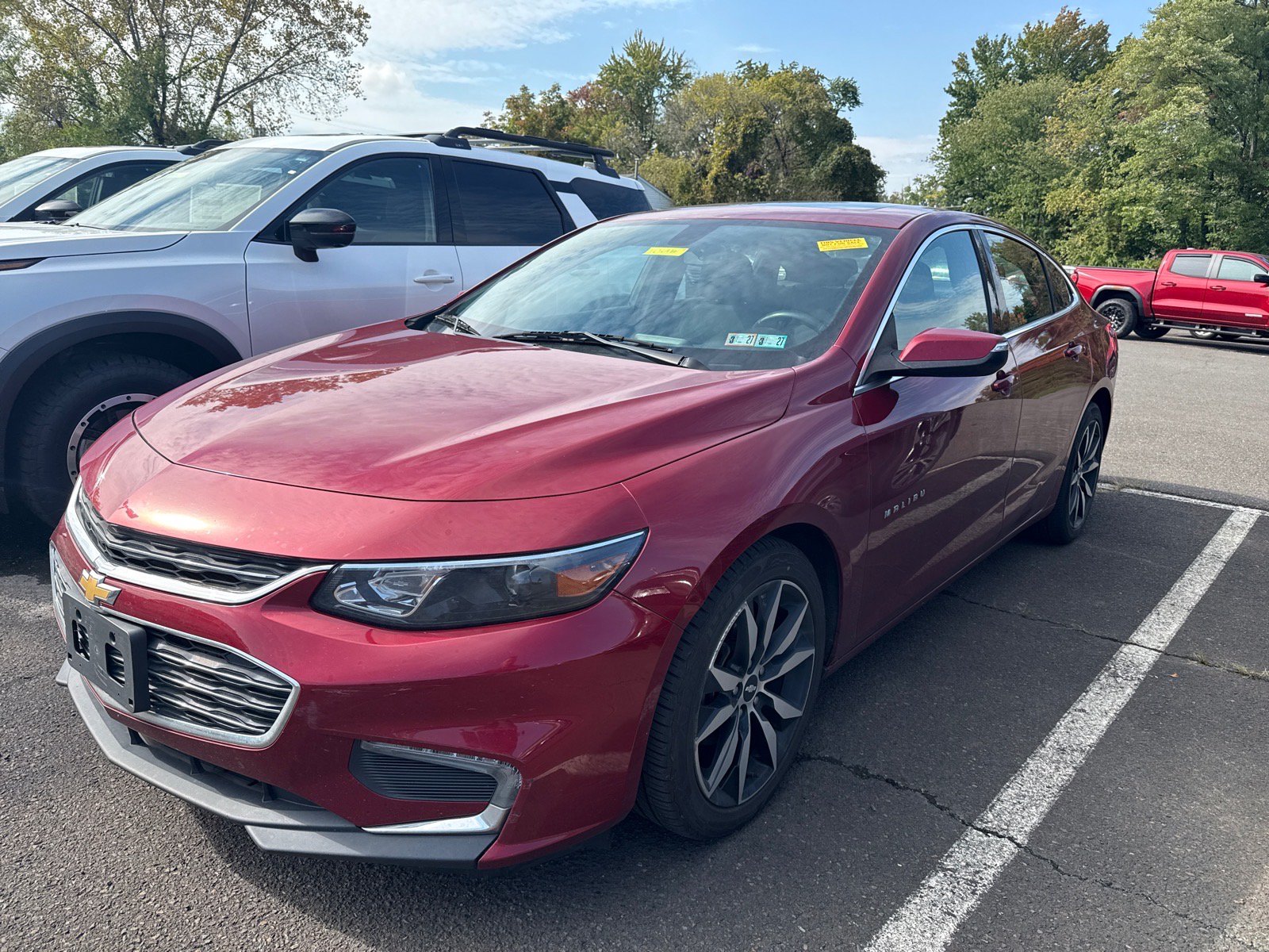 Used 2018 Chevrolet Malibu LT FWD image 2