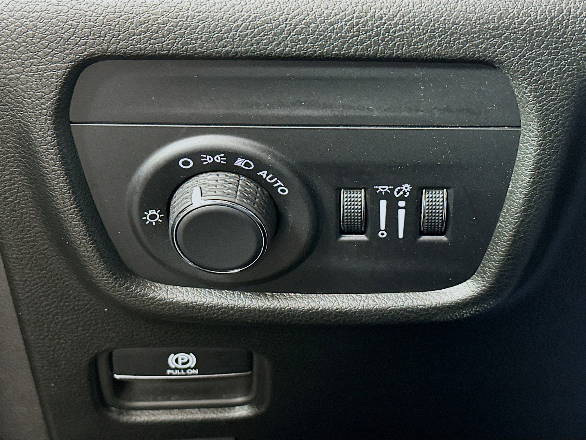 Used 2025 Jeep Grand Cherokee L Laredo image 17