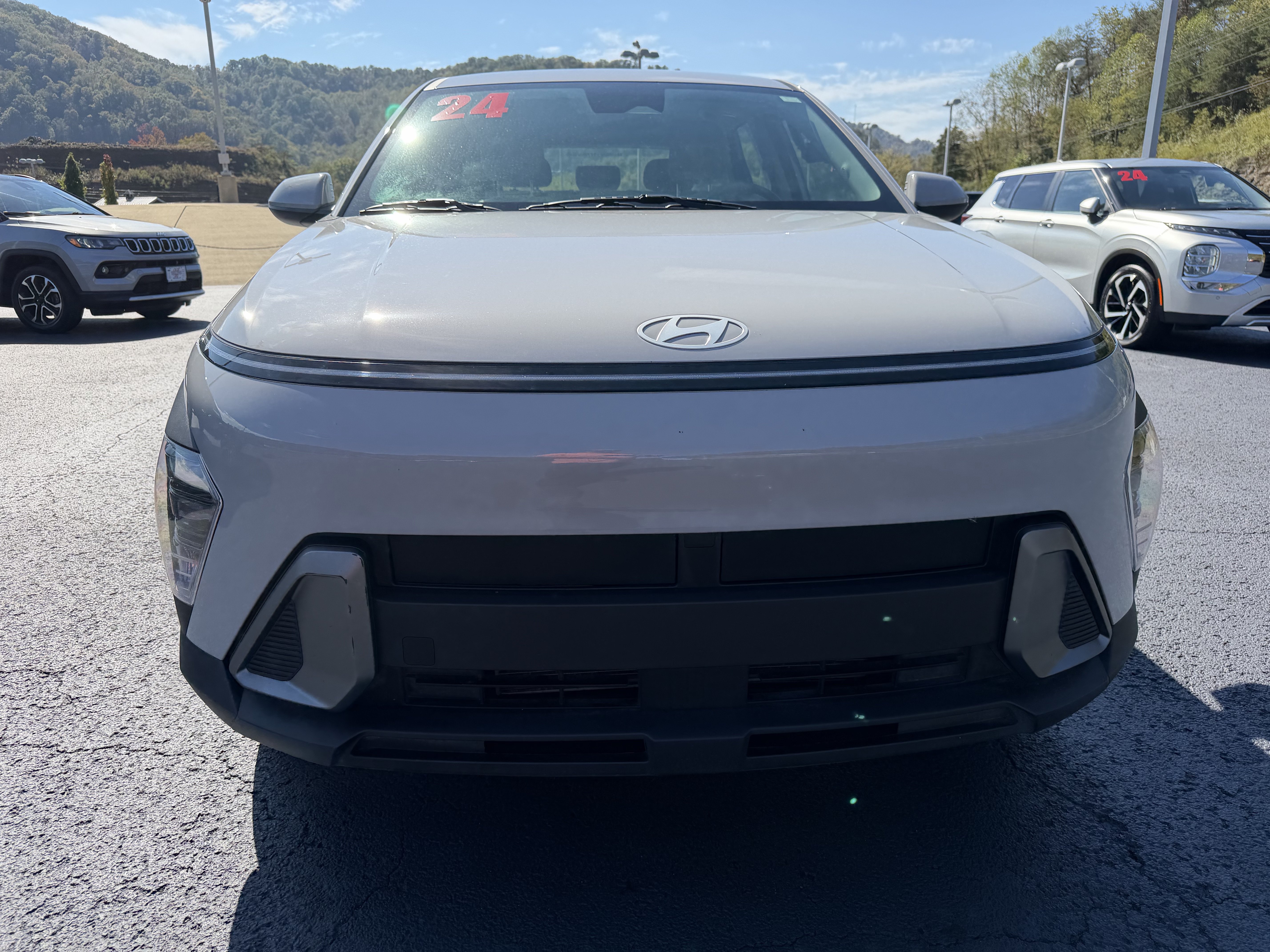 Used 2024 Hyundai Kona SE AWD/4WD image 2