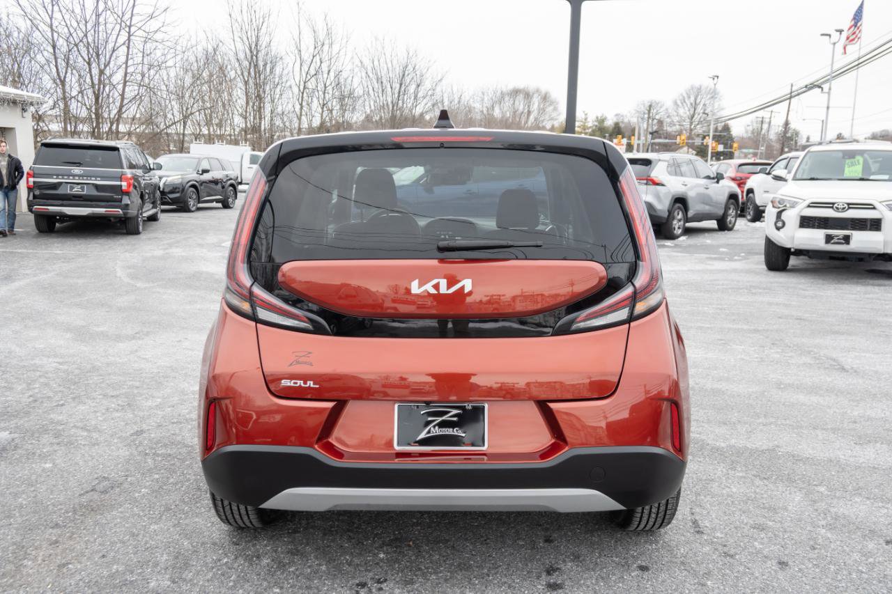 Used 2024 Kia Soul LX w/ Option Group 015 FWD image 9