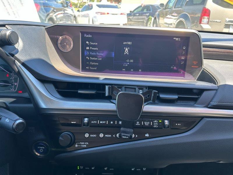 Used 2019 Lexus ES 300h w/ Premium Package FWD image 12