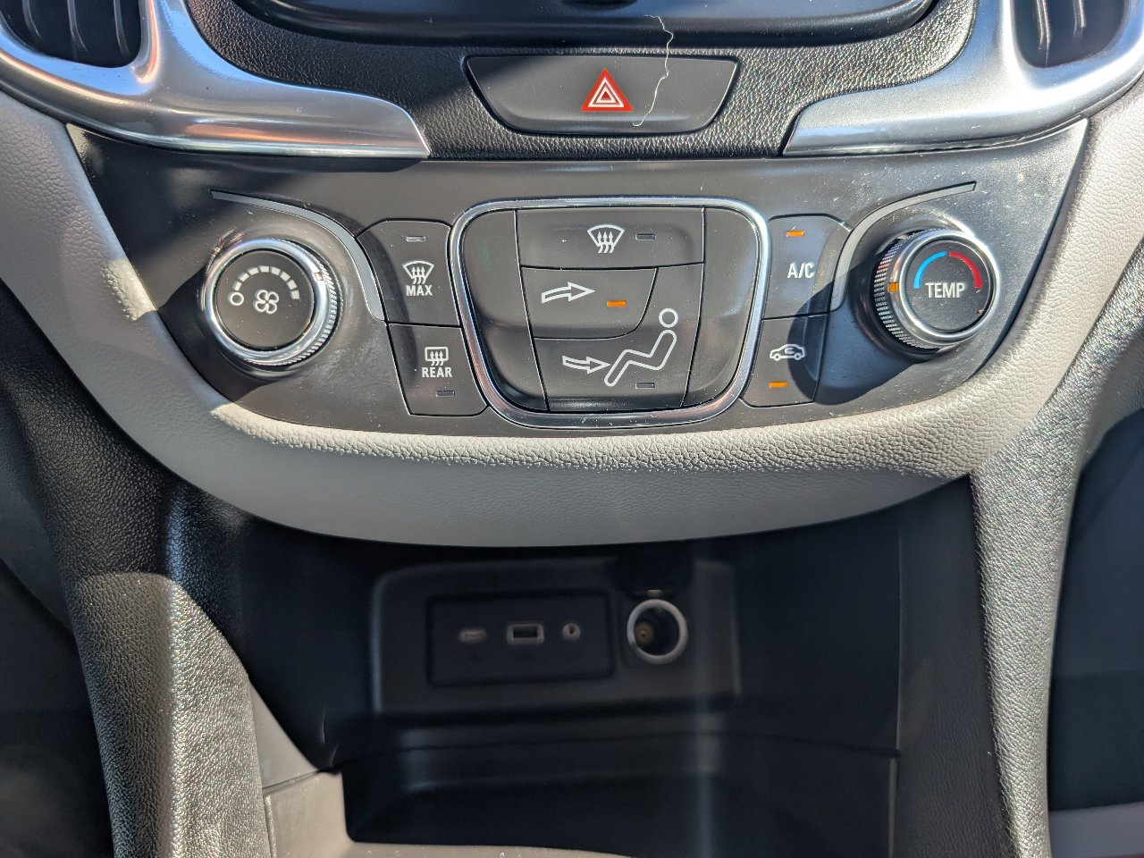 Used 2021 Chevrolet Equinox LS image 22