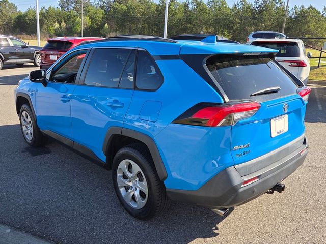 Used 2021 Toyota RAV4 LE image 10