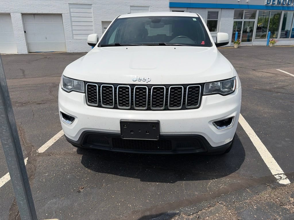Used 2017 Jeep Grand Cherokee Laredo AWD/4WD image 2