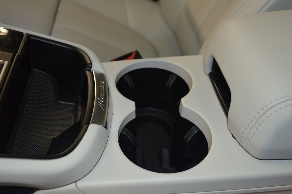 Certified 2025 Porsche Macan image 31