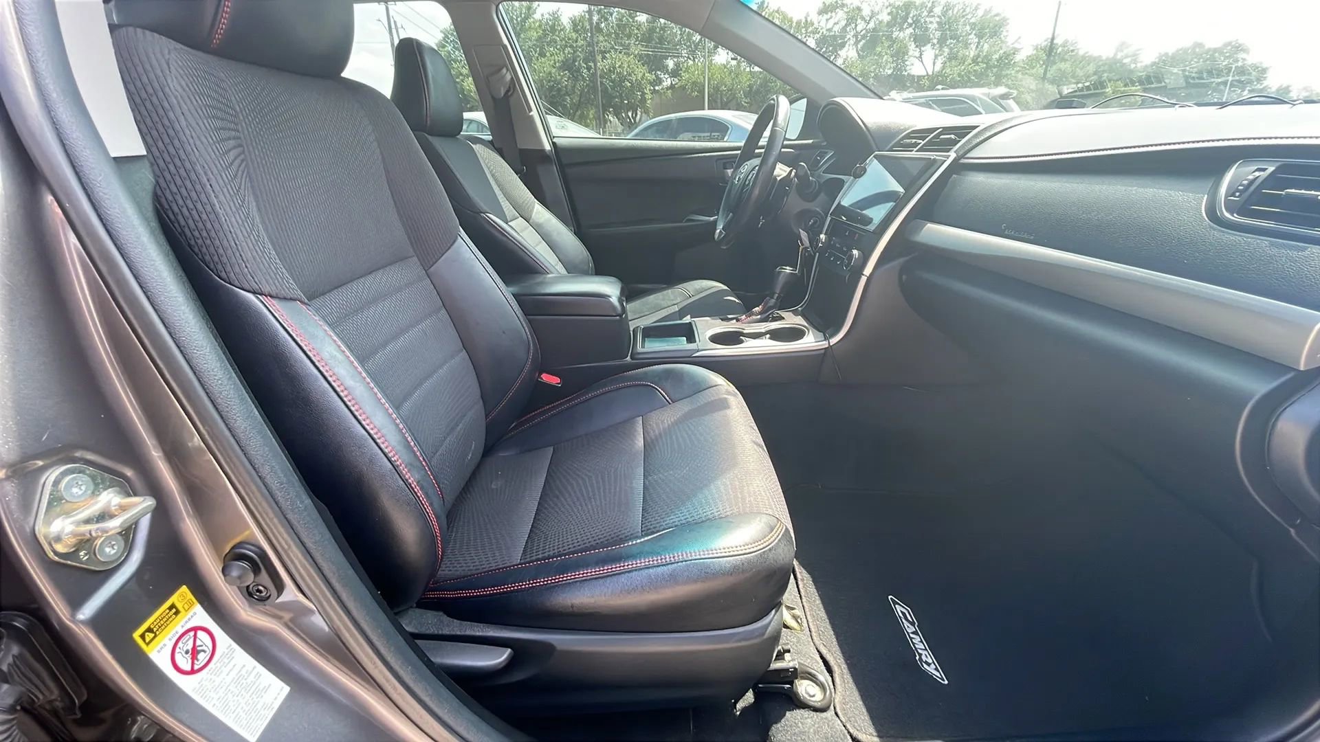 Used 2016 Toyota Camry SE FWD image 16