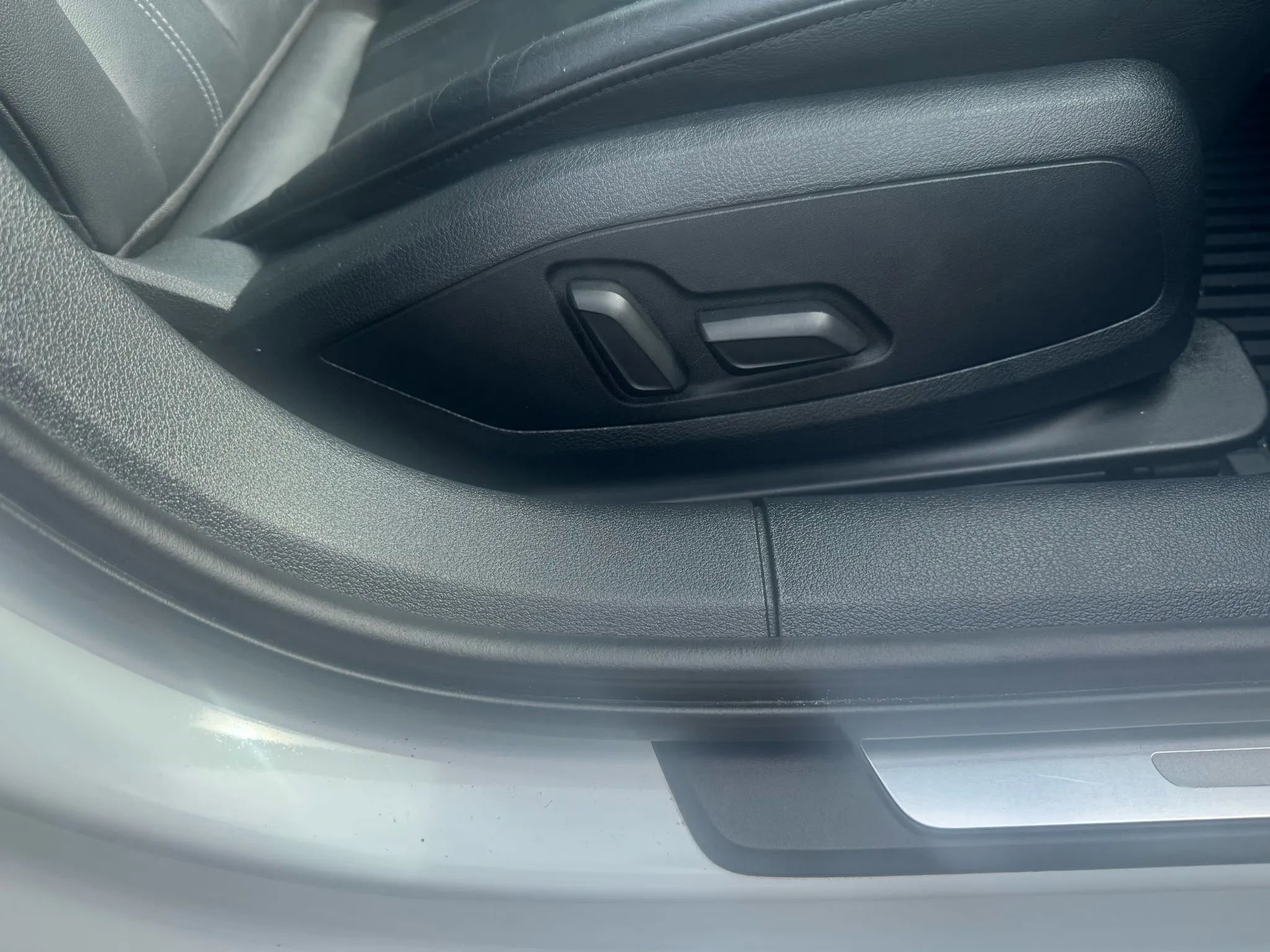 Used 2020 Audi A4 2.0T Premium w/ Convenience Package image 26