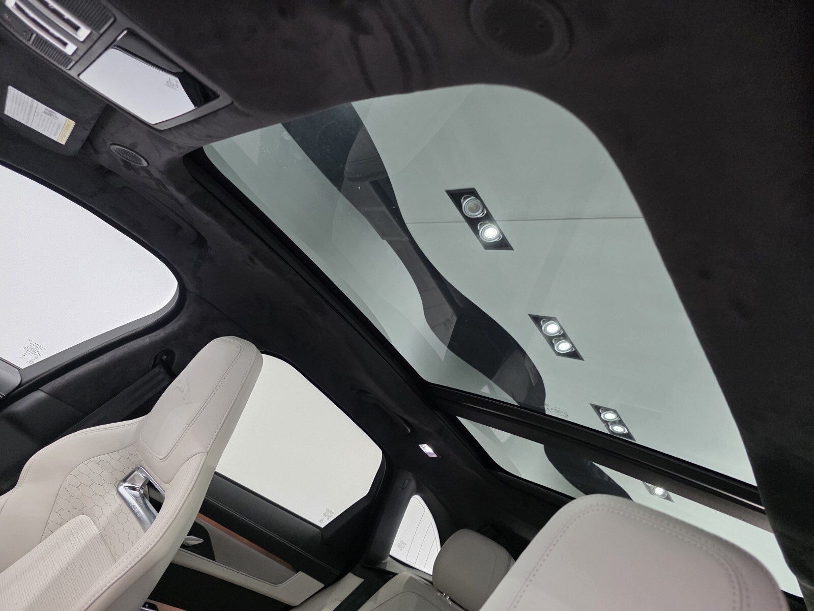 New 2026 Jaguar F-PACE R-Dynamic S AWD/4WD image 9