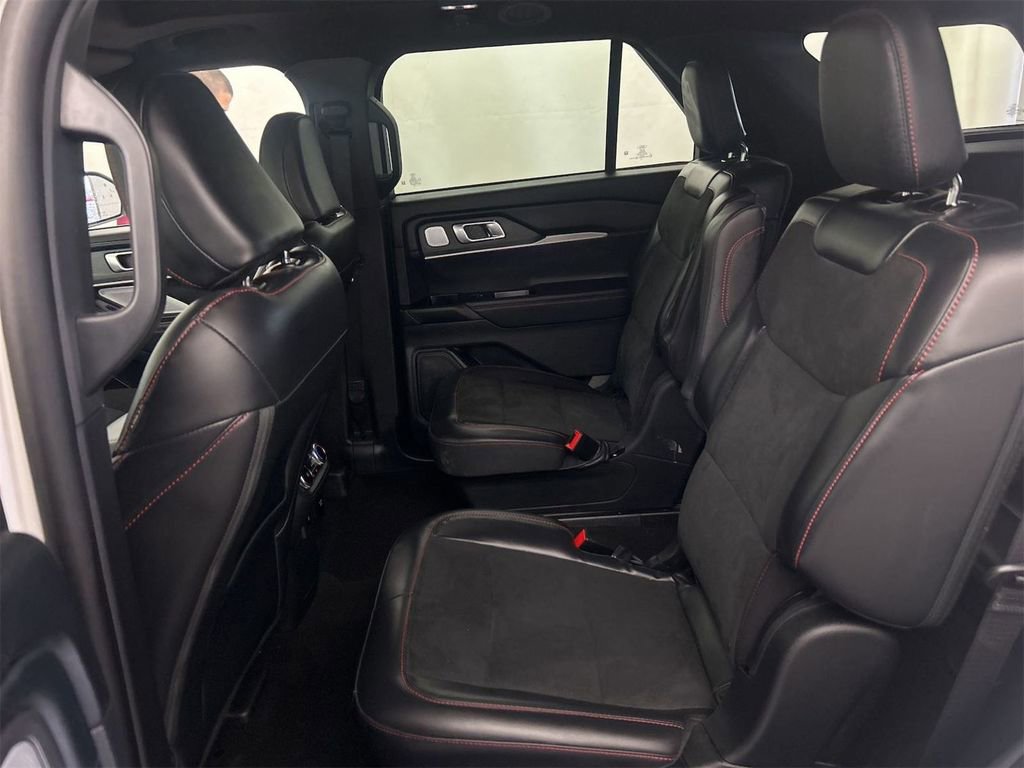 Certified 2025 Ford Explorer ST AWD/4WD image 9