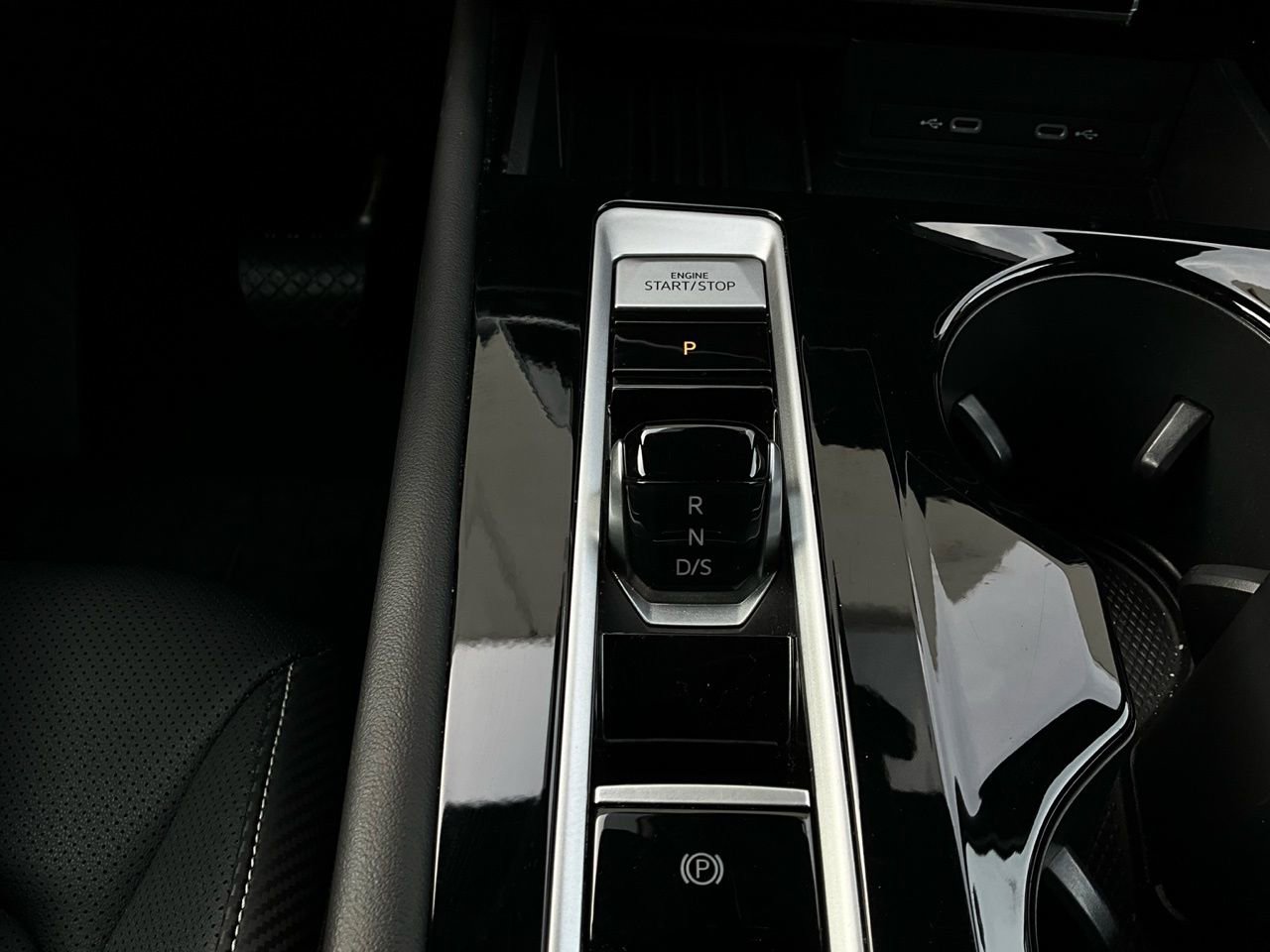 Used 2025 Volkswagen Atlas Cross Sport SE image 25