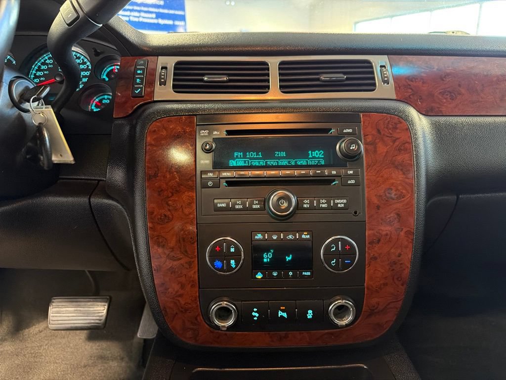 Used 2013 Chevrolet Suburban LT w/ Luxury Package AWD/4WD image 15