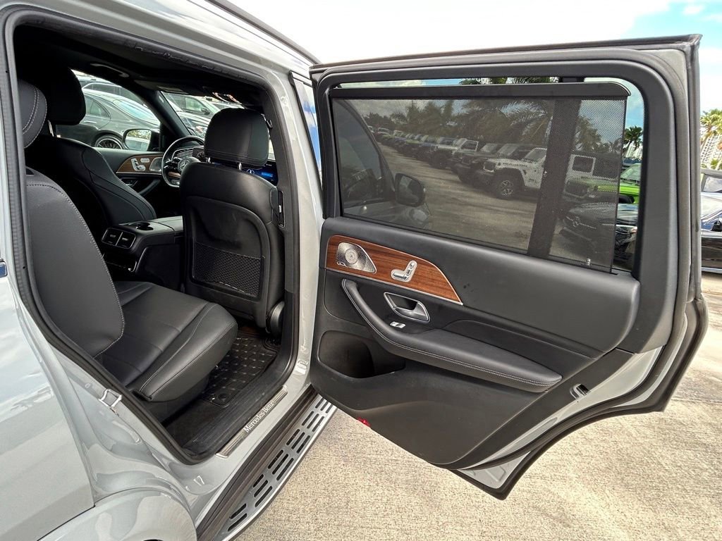 Used 2024 Mercedes-Benz GLS 450 4MATIC w/ AMG Line Exterior image 33