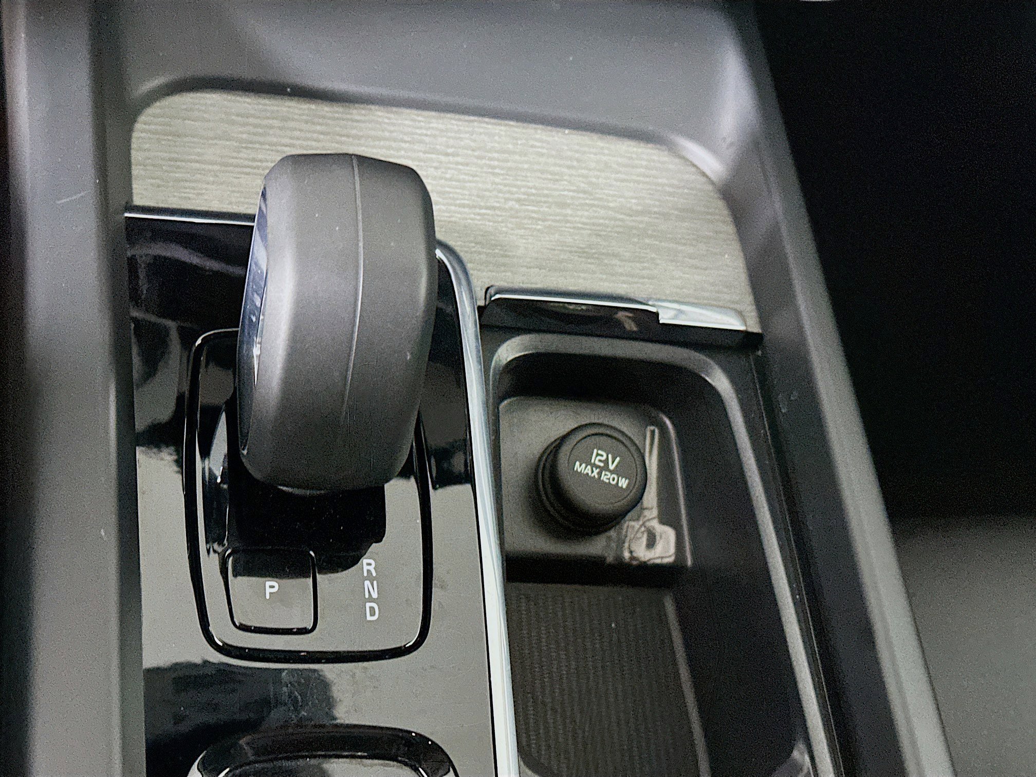 Used 2025 Volvo XC60 B5 Plus image 25