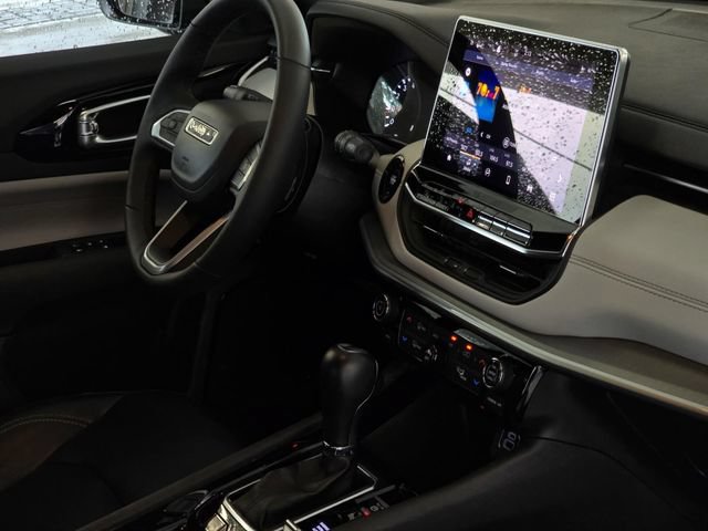 Used 2025 Jeep Compass Limited AWD/4WD image 31