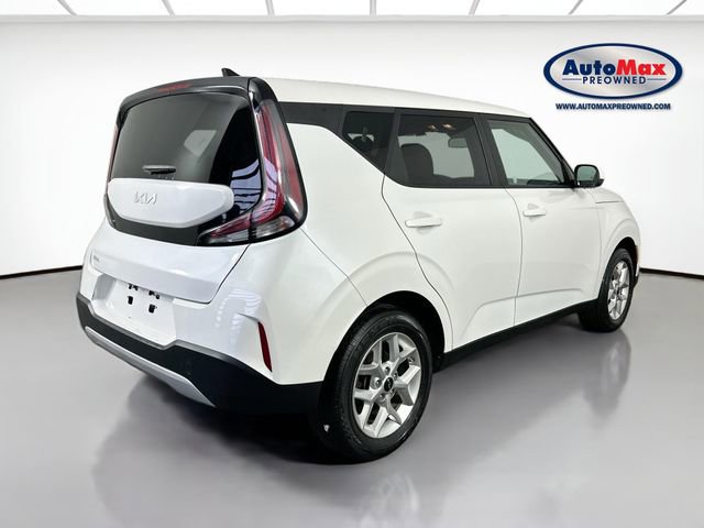 Used 2024 Kia Soul LX w/ Option Group 015 FWD image 2