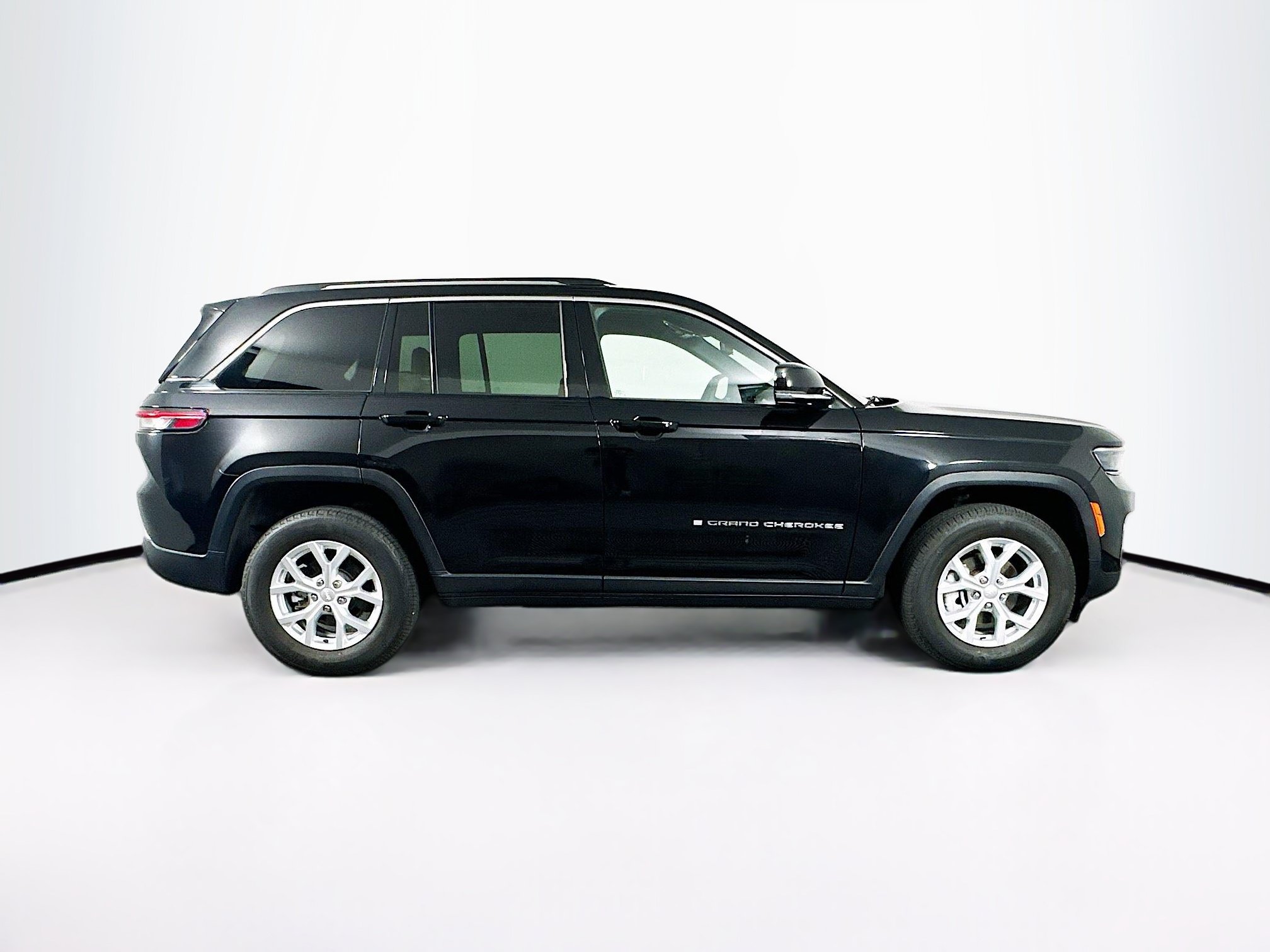 Used 2023 Jeep Grand Cherokee Limited AWD/4WD image 10