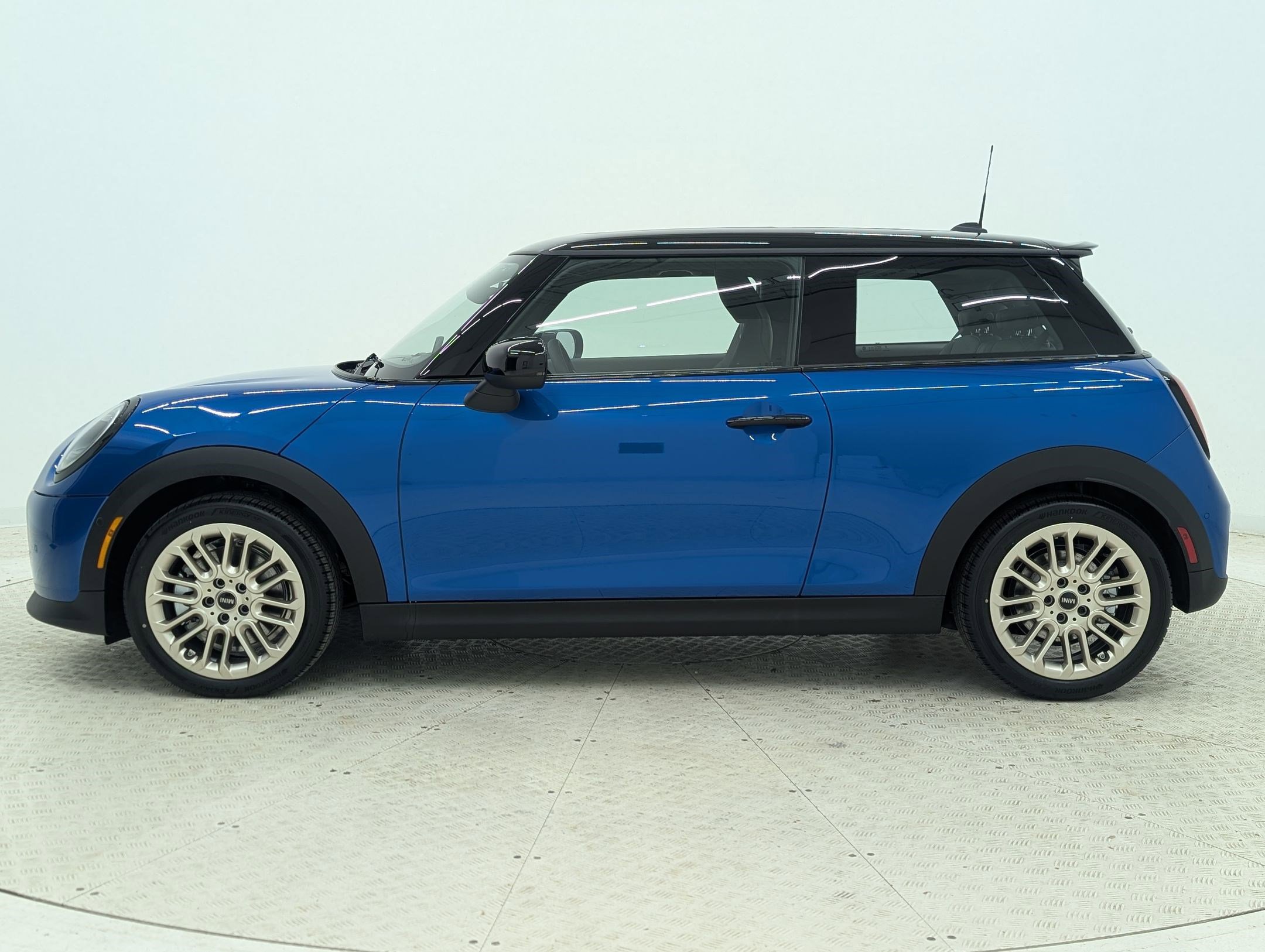 New 2026 MINI Cooper S image 2