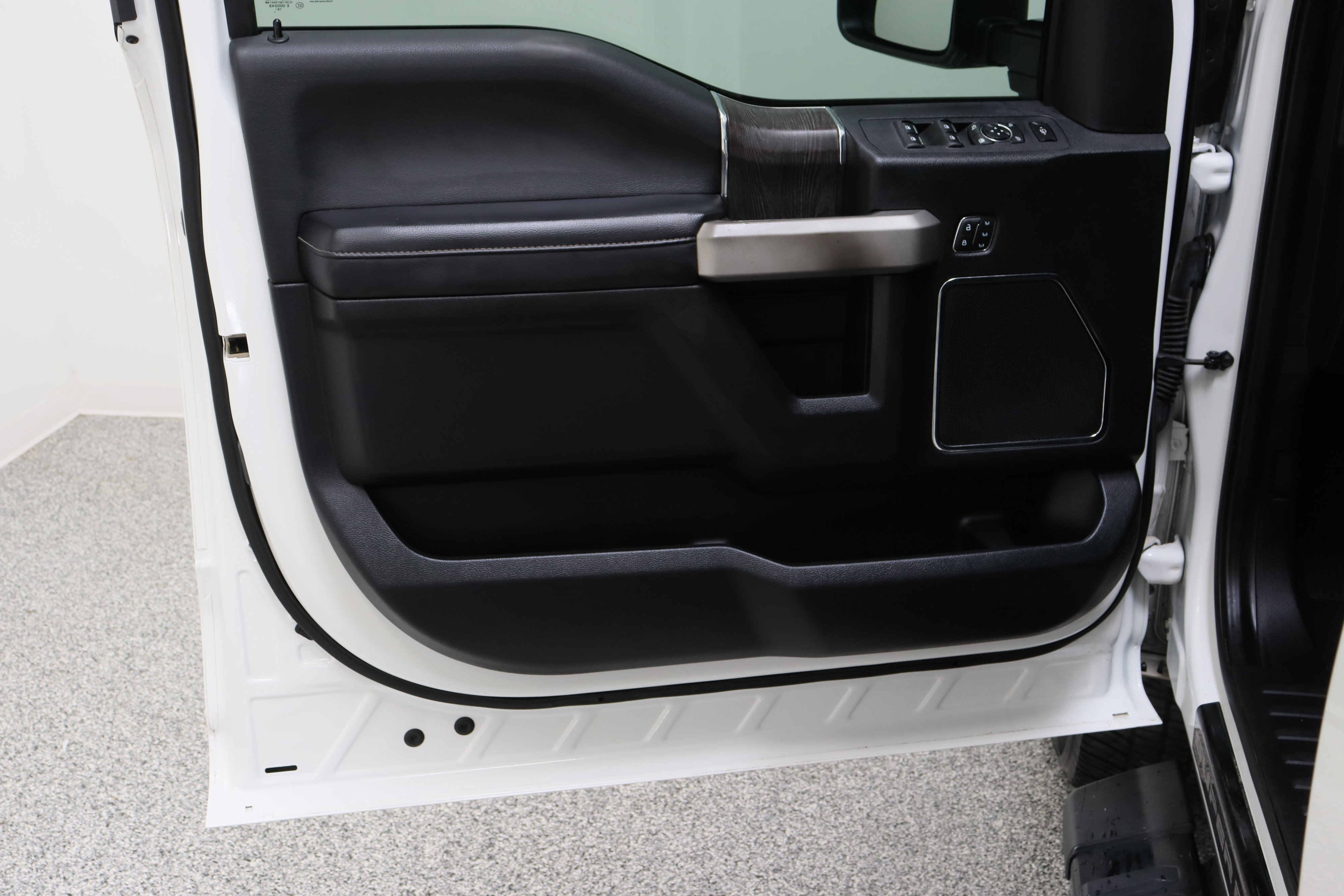 Used 2020 Ford F250 Lariat image 12