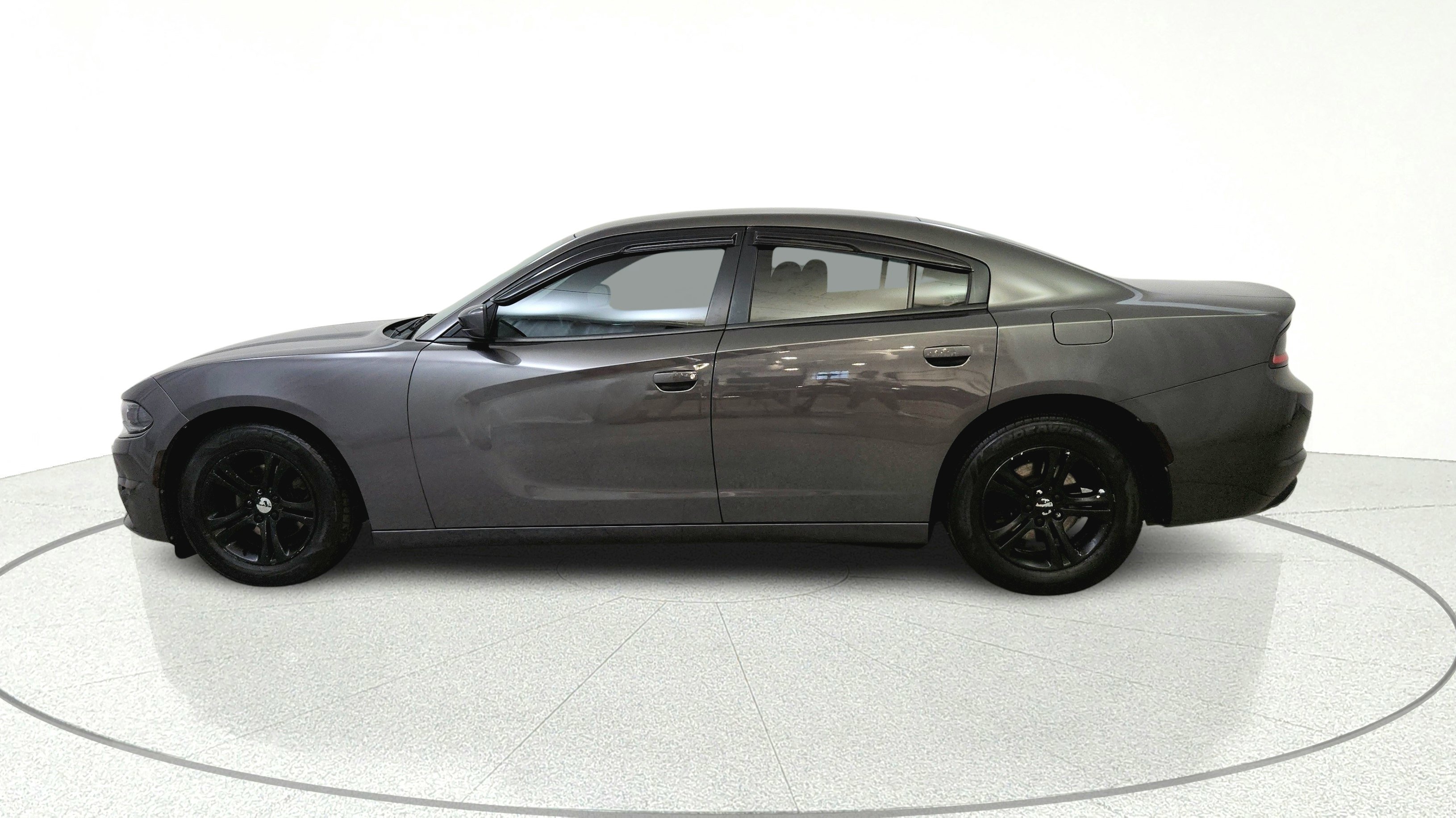 Used 2015 Dodge Charger SE RWD image 4