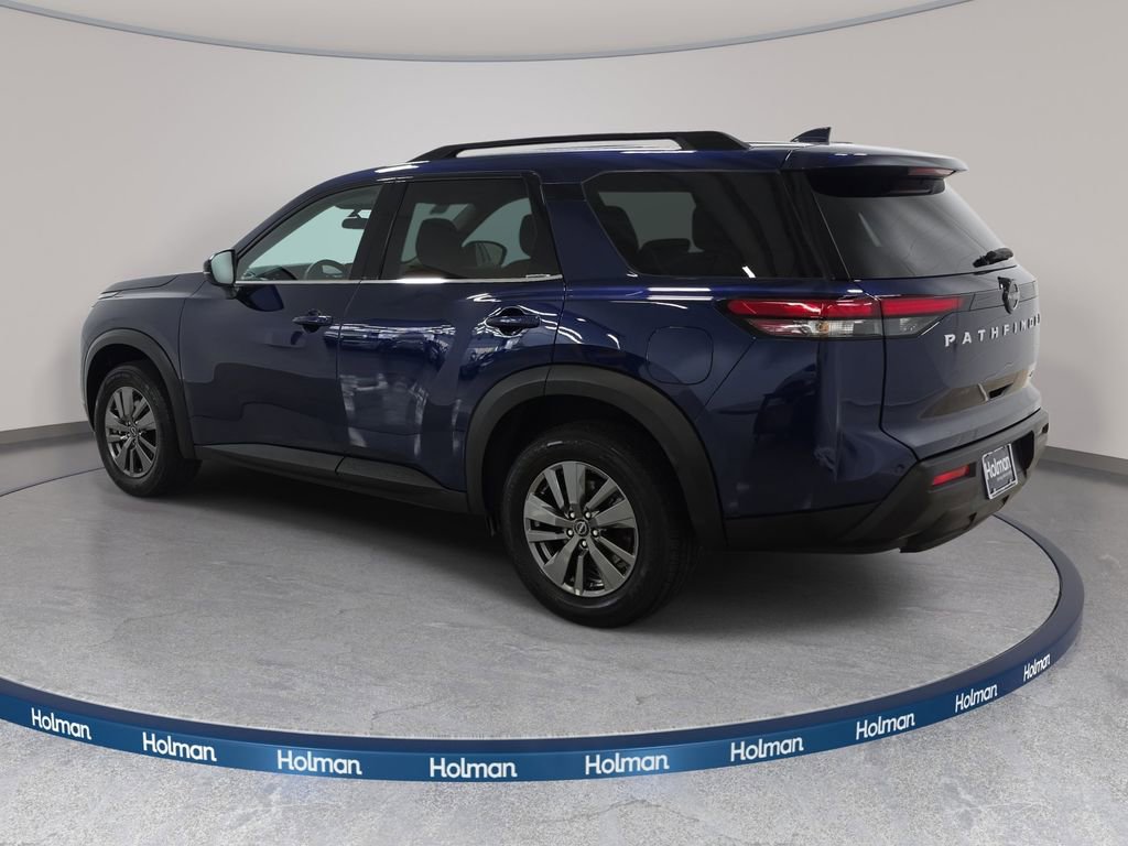 Used 2025 Nissan Pathfinder SV image 8