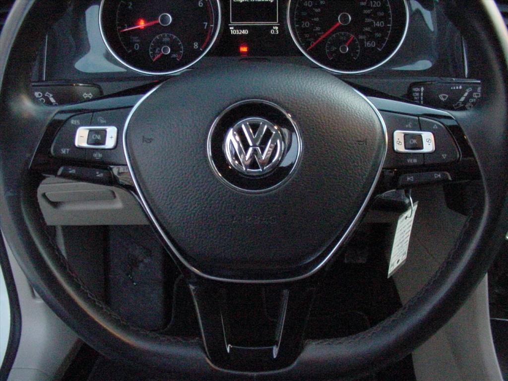 Used 2019 Volkswagen Golf S image 7