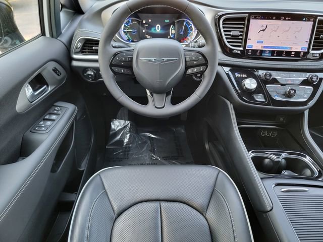 Certified 2024 Chrysler Pacifica Premium FWD image 32