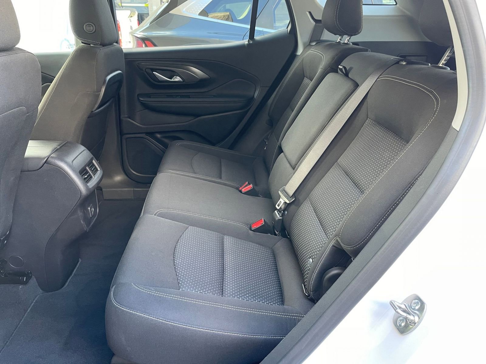 Used 2024 GMC Terrain SLE image 25