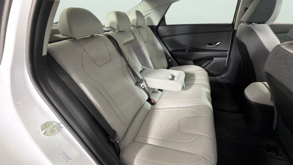 Used 2022 Hyundai Elantra Limited w/ Cargo Package FWD image 31