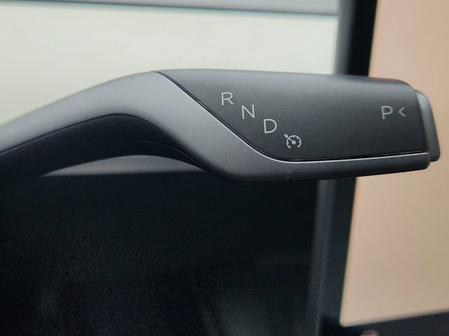 Used 2022 Tesla Model Y Long Range image 16