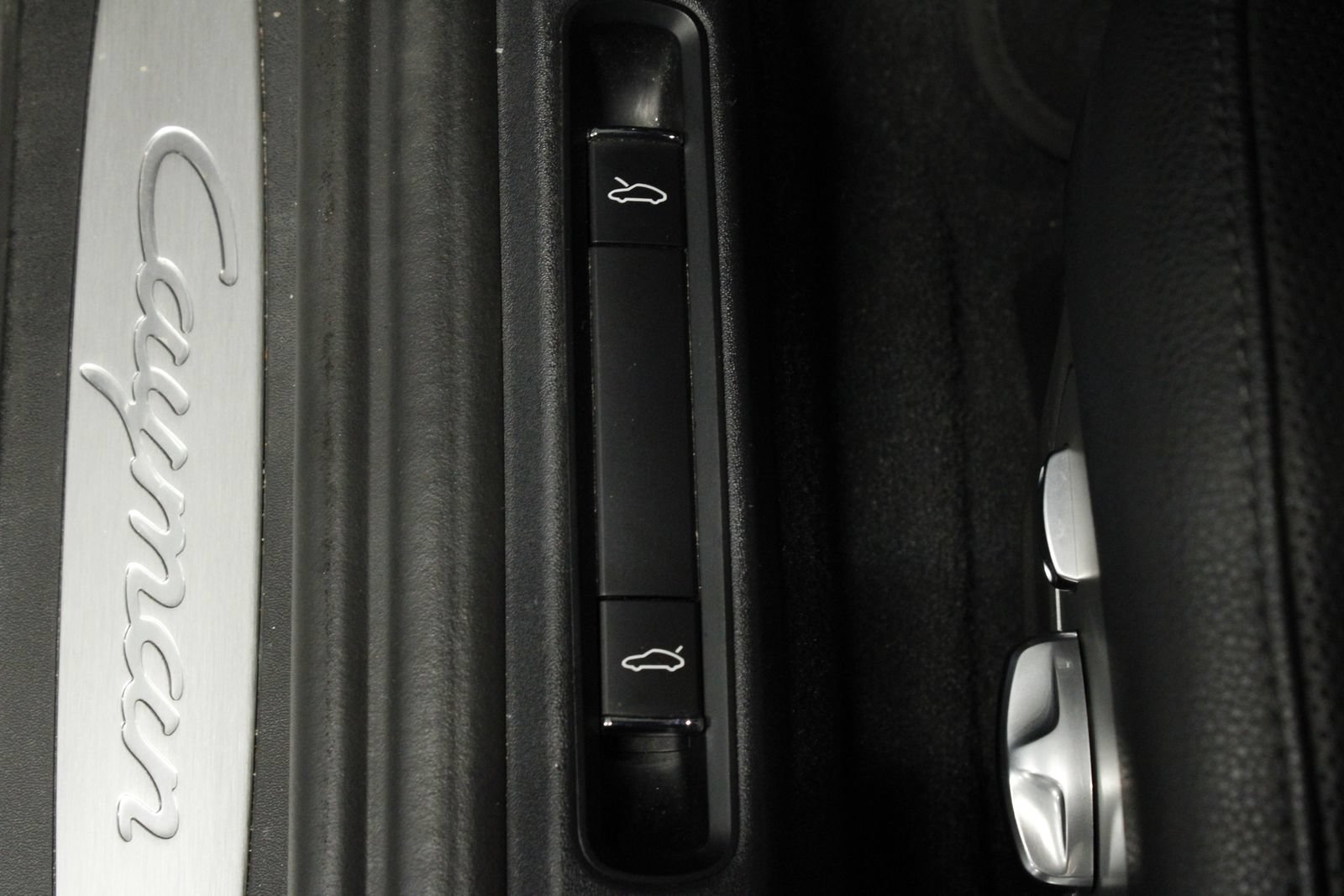 Used 2021 Porsche 718 Cayman RWD image 23