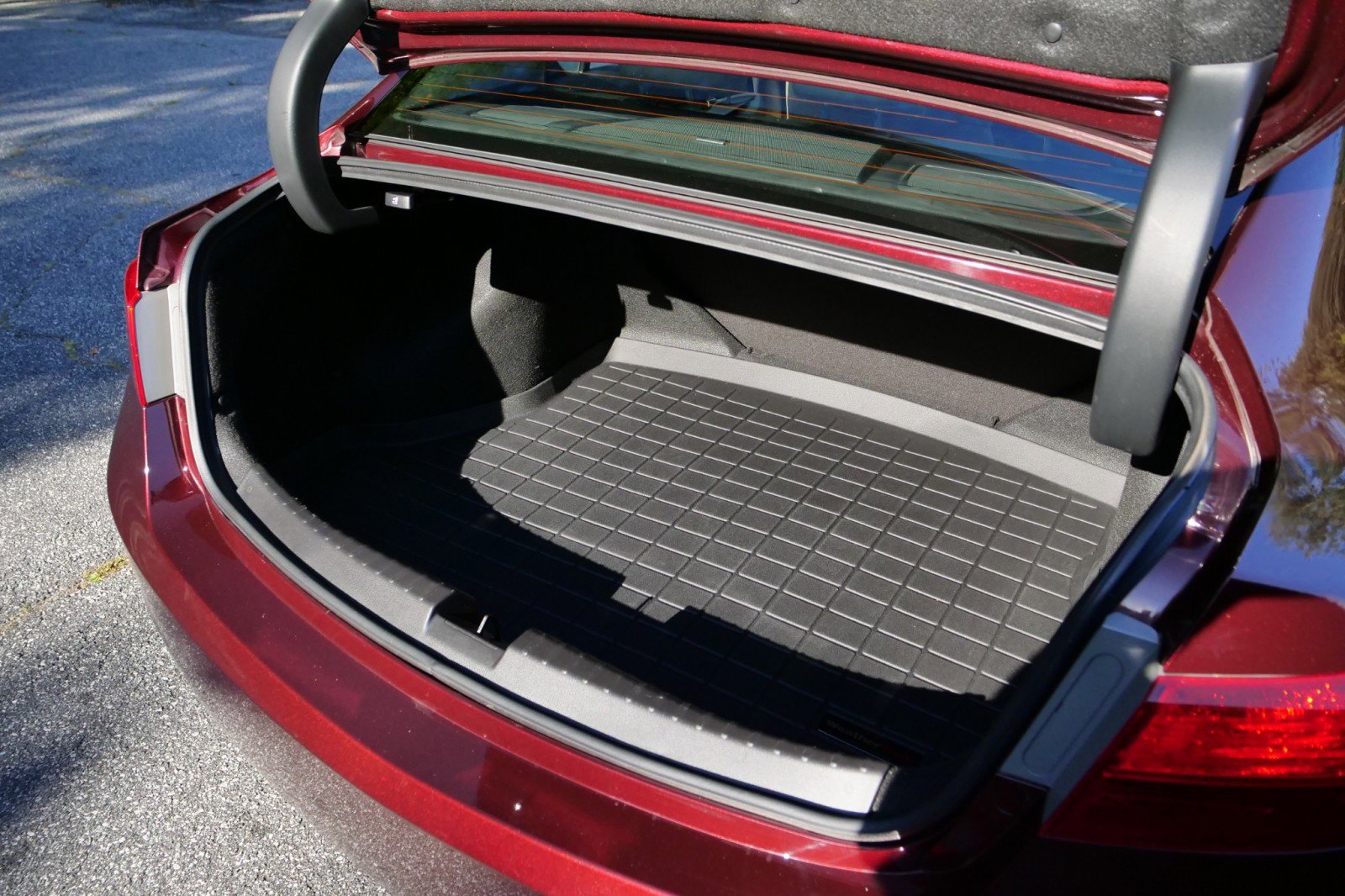 Used 2013 Acura ILX 2.0L / Tech Package / Heated S image 22