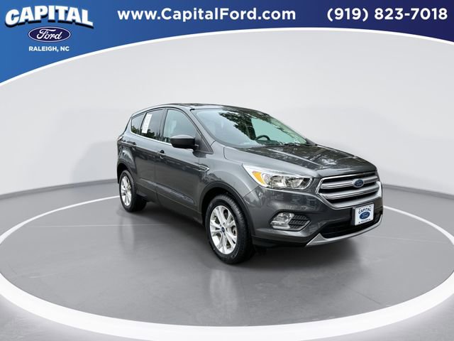 Used 2017 Ford Escape SE w/ SE Cold Weather Package AWD/4WD image 2