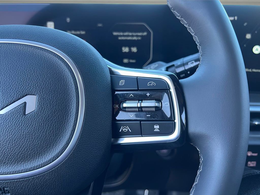 Used 2025 Kia Sorento SX image 19