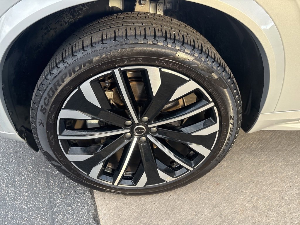 Certified 2025 Volvo XC90 B6 Plus image 13