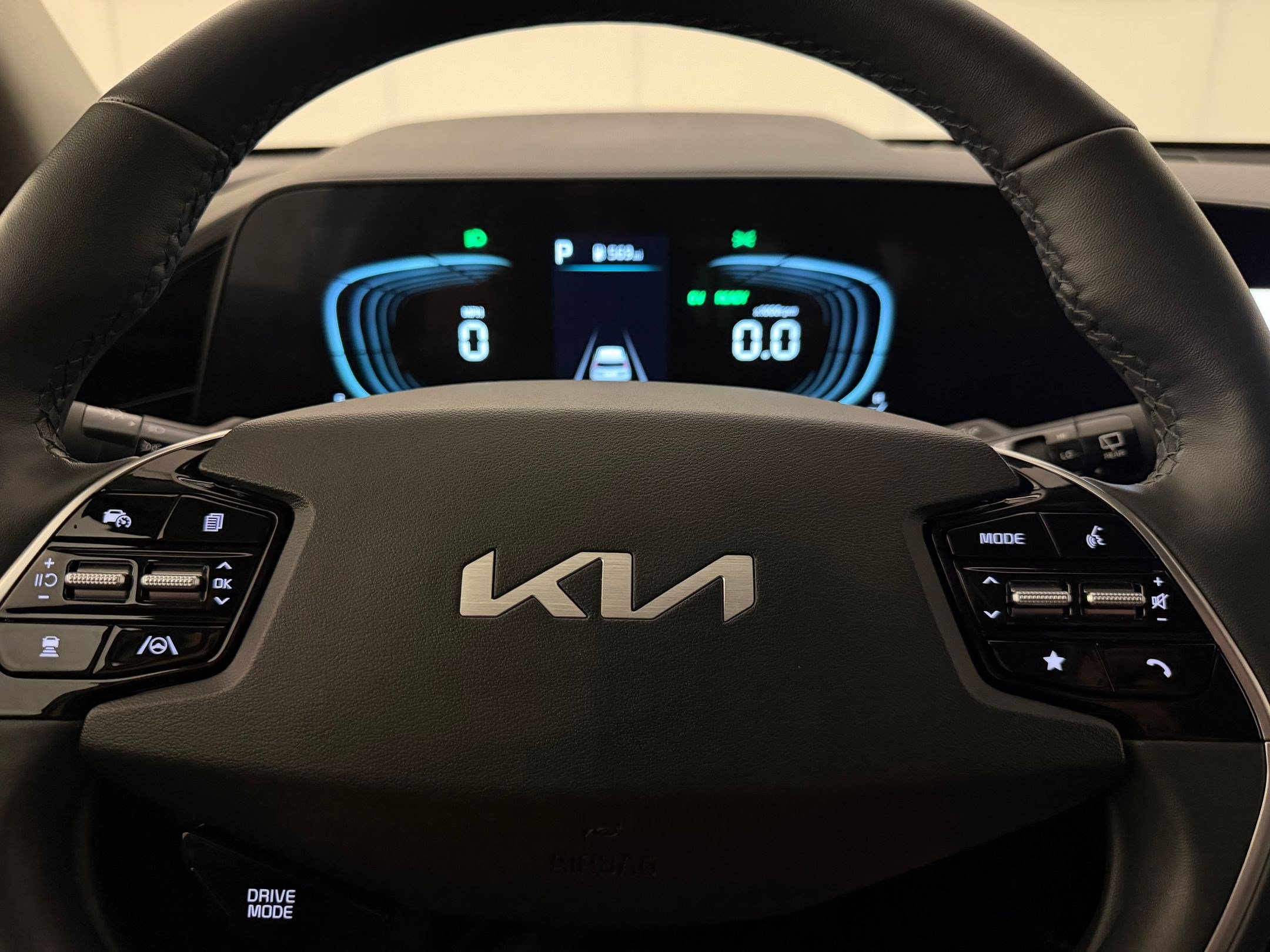 Used 2024 Kia Niro EX w/ EX Cold Weather Package FWD image 11