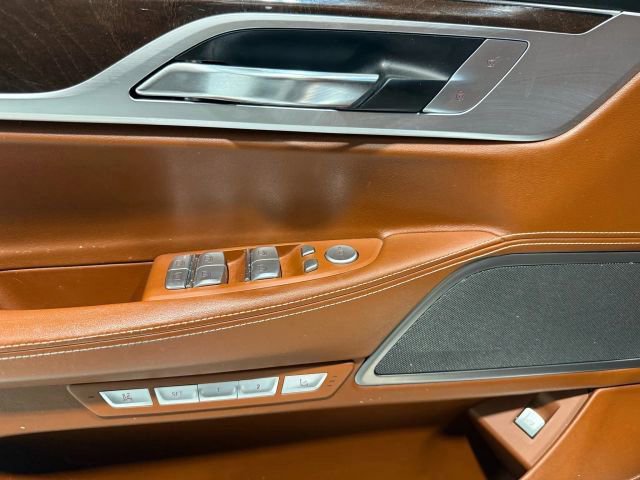 Used 2018 BMW 750i xDrive image 13