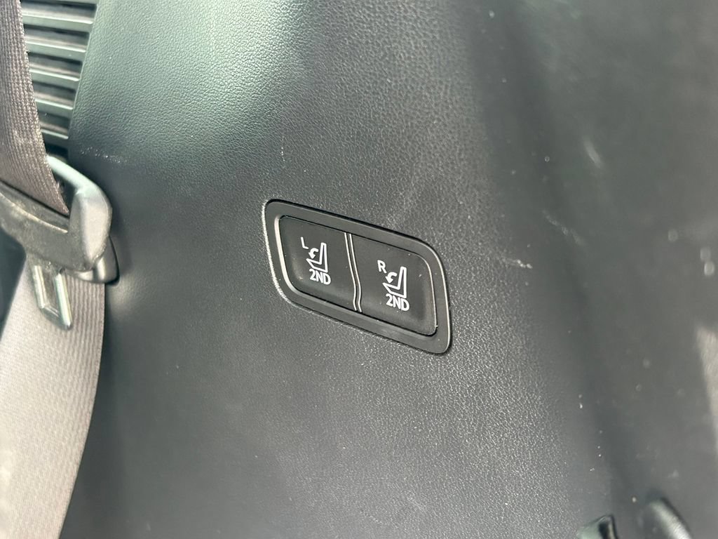 Used 2025 Hyundai Santa Fe SEL FWD image 14