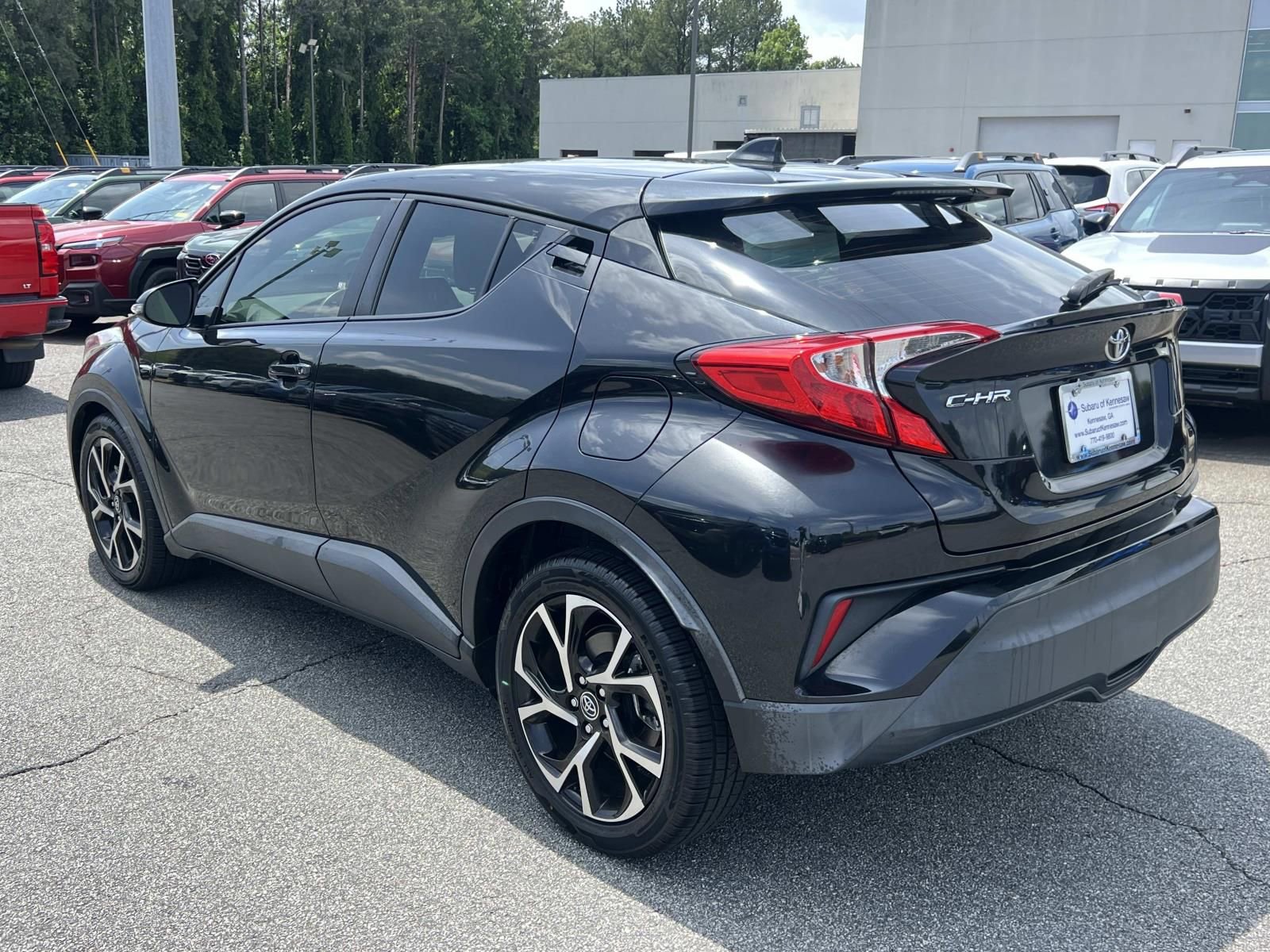 Used 2019 Toyota C-HR XLE FWD image 5