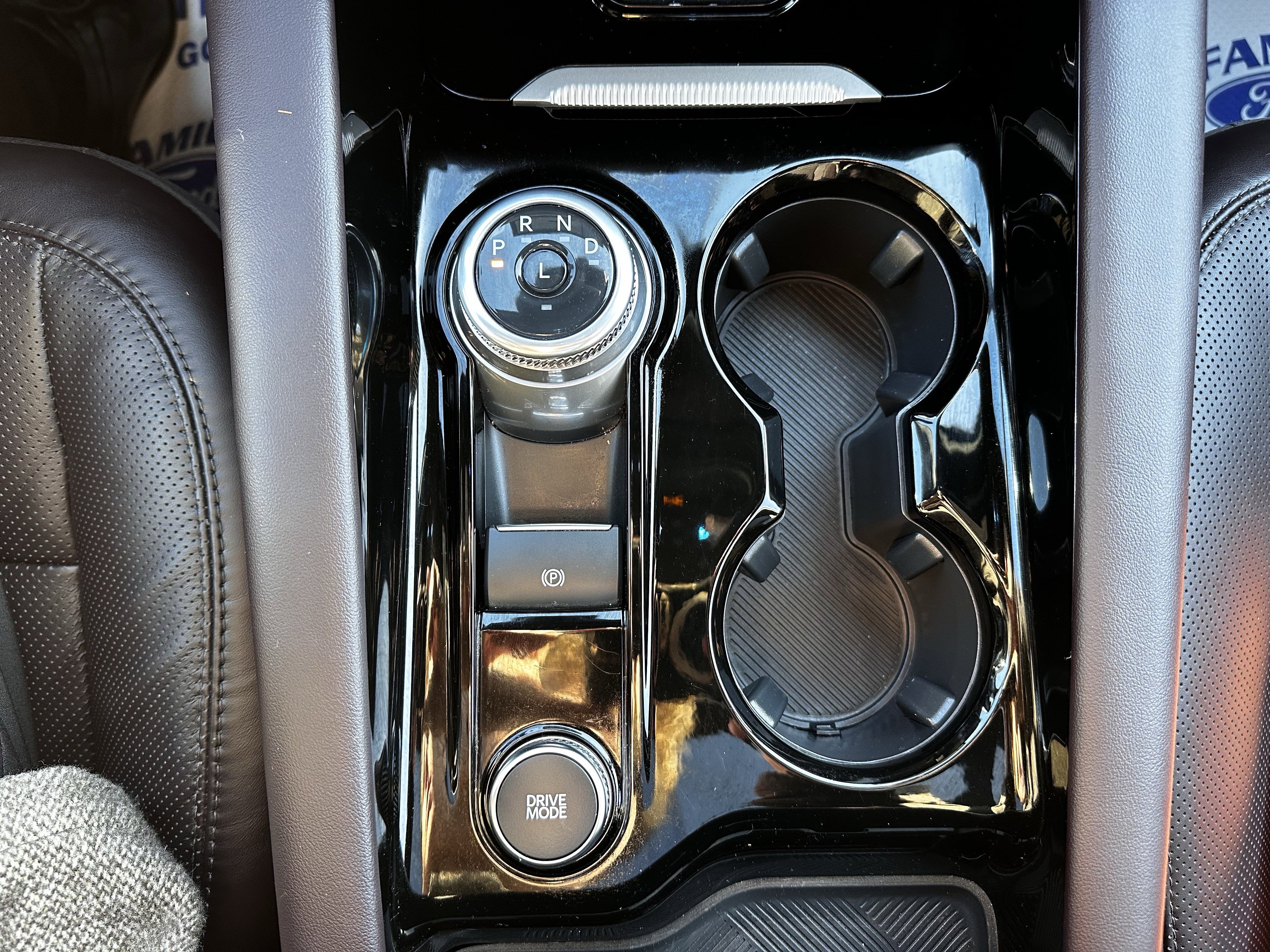 Certified 2025 Ford Explorer Platinum w/ LUX Leather Package image 17