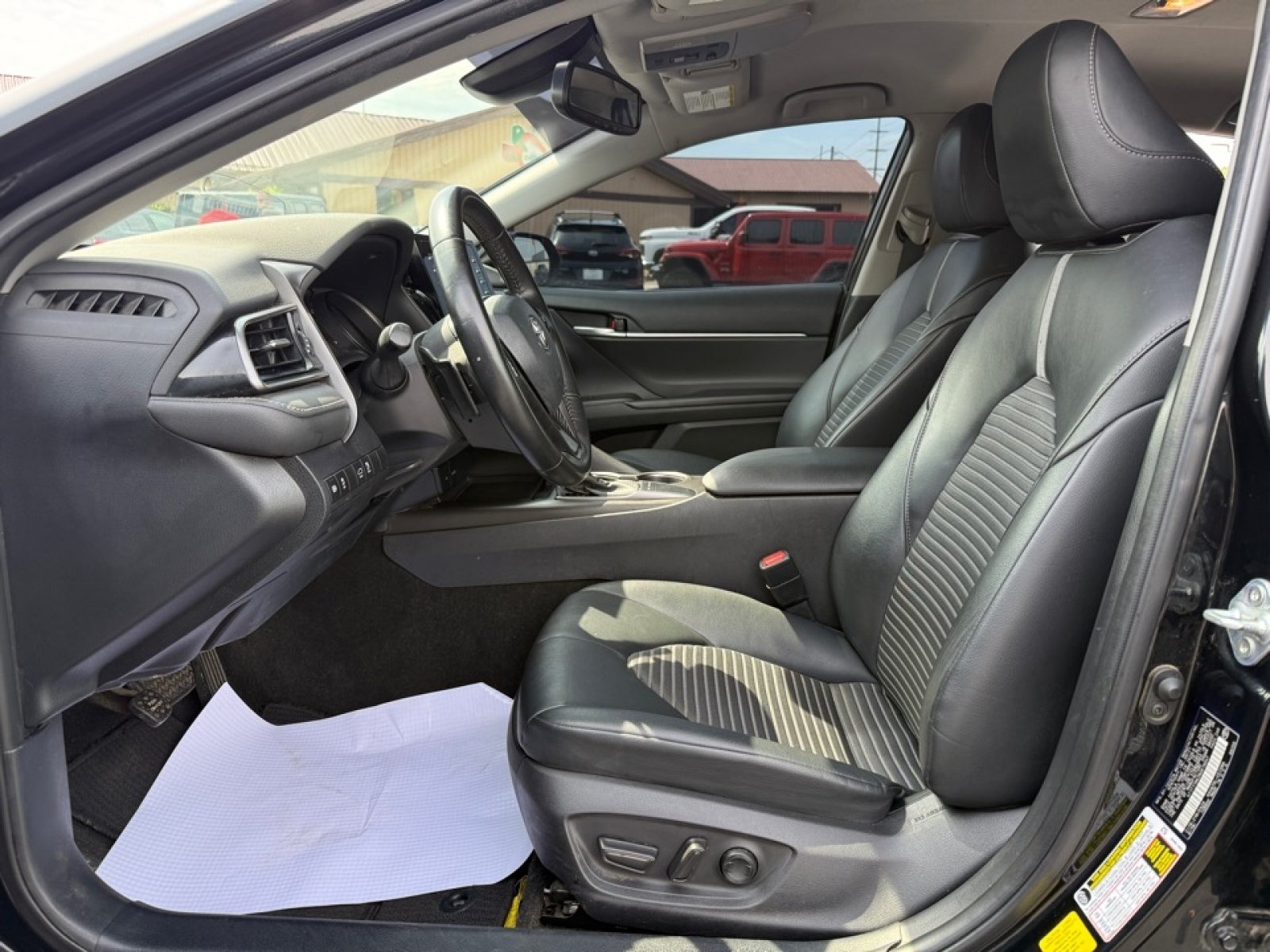 Used 2022 Toyota Camry SE w/ Convenience Package FWD image 25