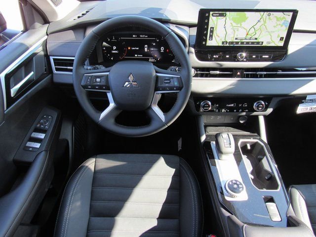 New 2025 Mitsubishi Outlander SE image 11