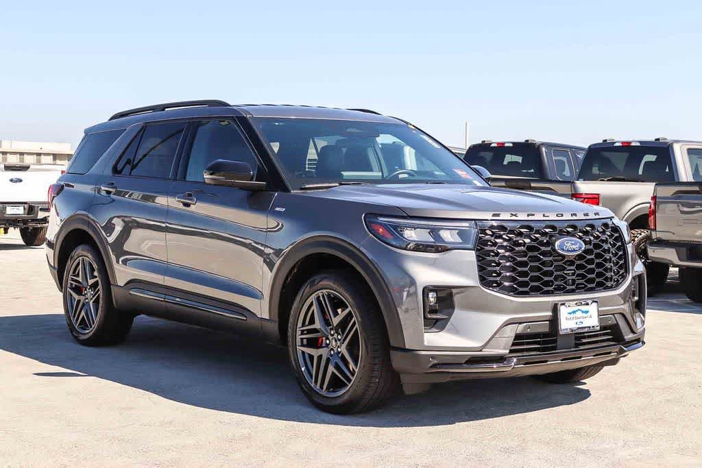 Certified 2025 Ford Explorer ST-Line w/ ST-Line Street Pack AWD/4WD image 3