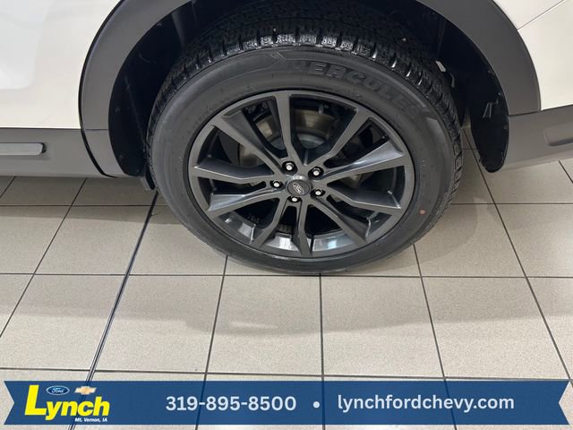 Used 2019 Ford Explorer XLT w/ Equipment Group 202A AWD/4WD image 31
