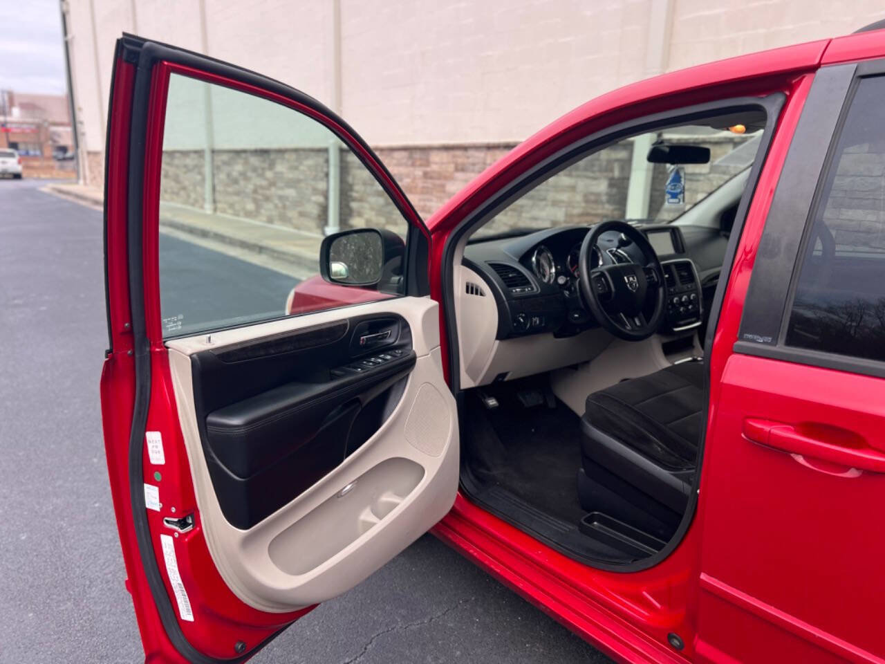 Used 2013 Dodge Grand Caravan SXT image 7