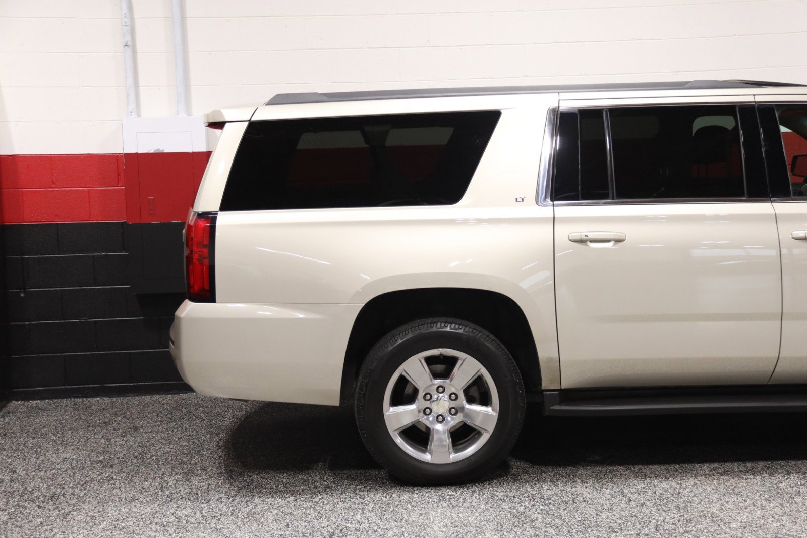 Used 2017 Chevrolet Suburban LT AWD/4WD image 5