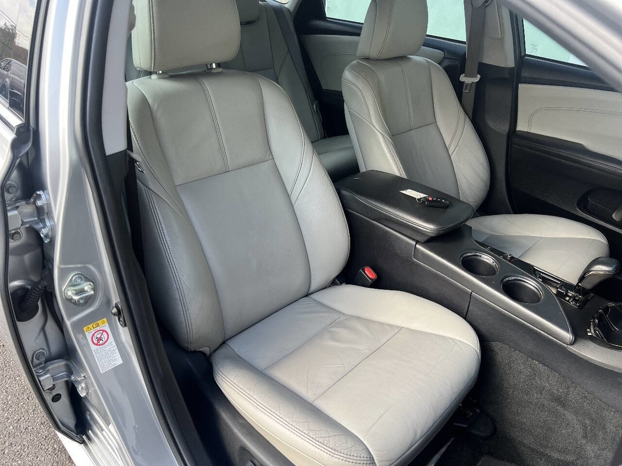 Used 2018 Toyota Avalon XLE image 13