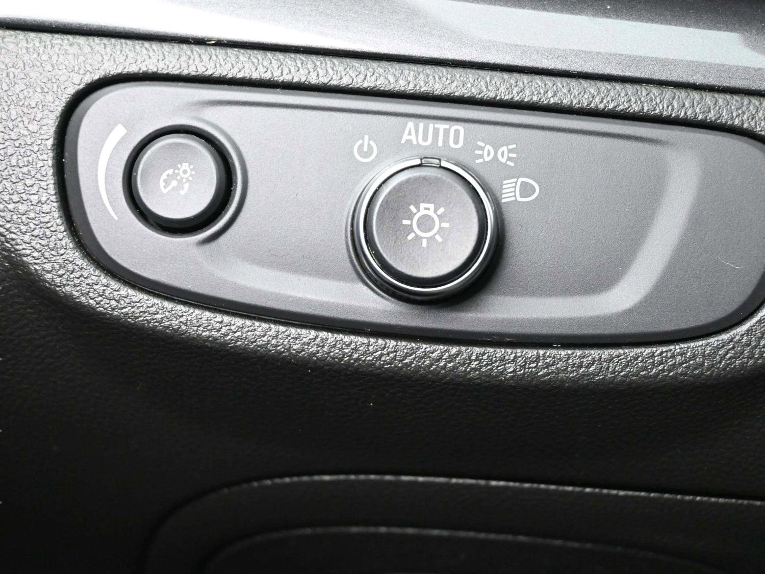 Used 2020 Buick Encore Preferred image 18