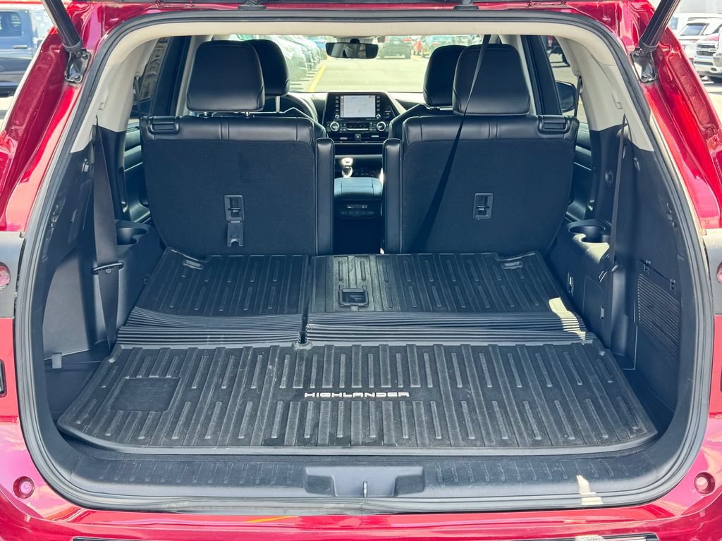 Used 2021 Toyota Highlander XLE FWD image 19