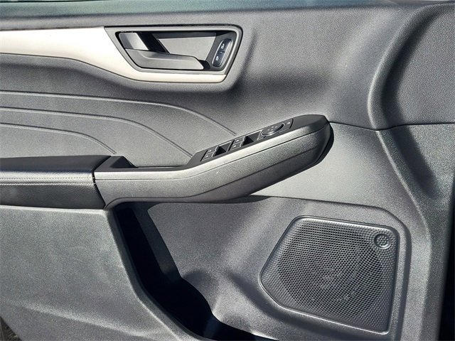 Used 2022 Ford Escape SE w/ Cold Weather Package image 6