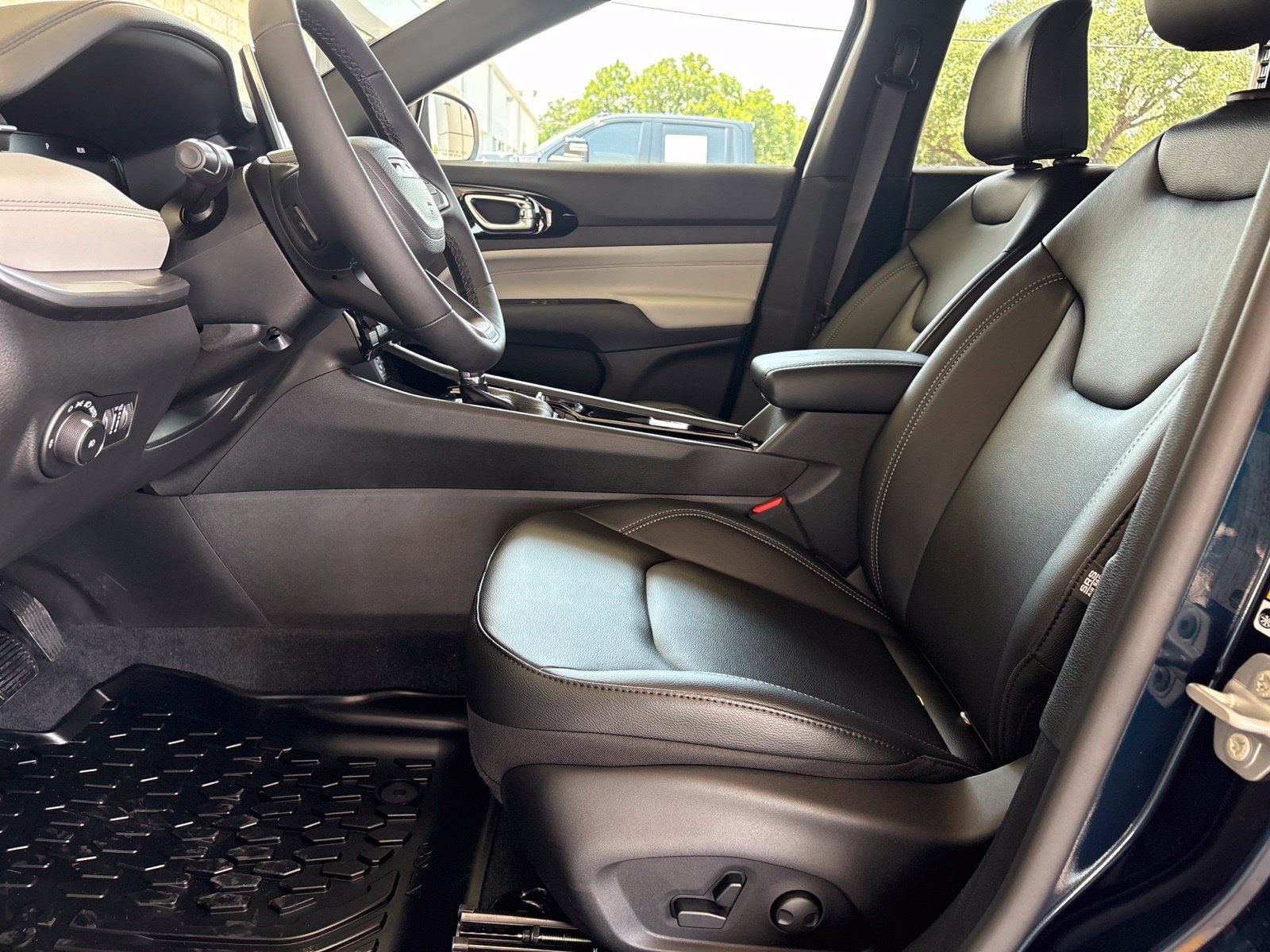 New 2026 Jeep Compass Limited AWD/4WD image 13